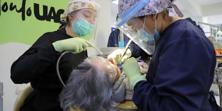 BRINDA MEDICINA UAQ CUIDADOS ODONTOLÓGICOS A PACIENTES CON CÁNCER