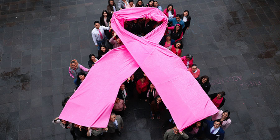 INICIA JORNADA “LA UAQ SE VISTE DE ROSA”, PARA PREVENIR CÁNCER DE MAMA Y CERVICOUTERINO